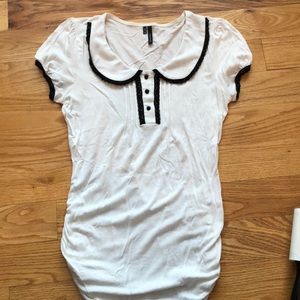 Peter Pan collar cream and black top.